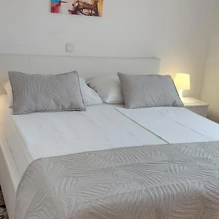 Ivana,mali Maj * פורץ