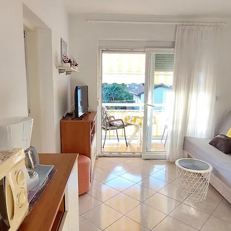 Ivana,mali Maj Appartement *